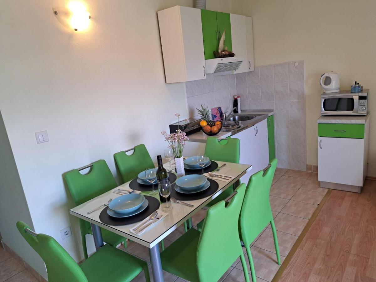 Nice Small Apartment With A Sea View Kaštela 외부 사진